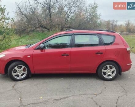 Красный Хендай i30, объемом двигателя 1.6 л и пробегом 160 тыс. км за 6200 $, фото 3 на Automoto.ua