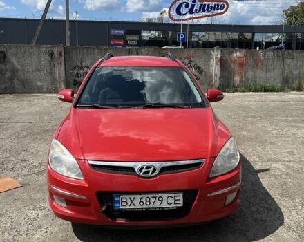 Красный Хендай i30, объемом двигателя 1.6 л и пробегом 325 тыс. км за 4700 $, фото 2 на Automoto.ua