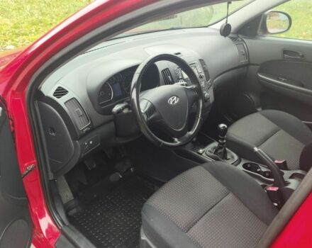 Красный Хендай i30, объемом двигателя 1.6 л и пробегом 160 тыс. км за 6200 $, фото 9 на Automoto.ua
