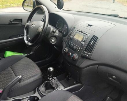 Красный Хендай i30, объемом двигателя 1.6 л и пробегом 160 тыс. км за 6200 $, фото 12 на Automoto.ua