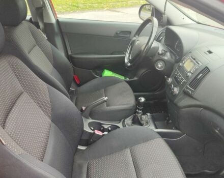 Красный Хендай i30, объемом двигателя 1.6 л и пробегом 160 тыс. км за 6200 $, фото 11 на Automoto.ua