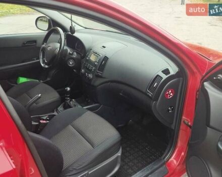 Красный Хендай i30, объемом двигателя 1.6 л и пробегом 160 тыс. км за 6200 $, фото 7 на Automoto.ua