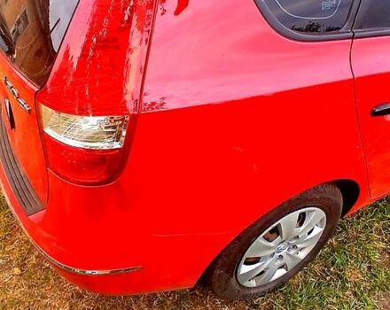 Червоний Хендай i30, об'ємом двигуна 1.6 л та пробігом 287 тис. км за 4800 $, фото 2 на Automoto.ua