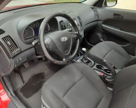 Красный Хендай i30, объемом двигателя 1.4 л и пробегом 254 тыс. км за 4900 $, фото 6 на Automoto.ua