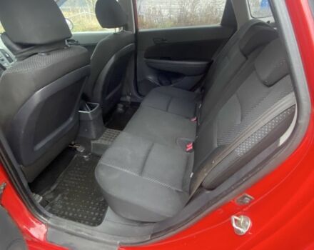 Красный Хендай i30, объемом двигателя 1.4 л и пробегом 245 тыс. км за 5700 $, фото 5 на Automoto.ua