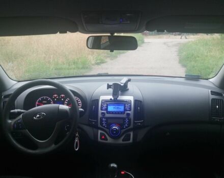 Красный Хендай i30, объемом двигателя 1.6 л и пробегом 240 тыс. км за 3300 $, фото 9 на Automoto.ua