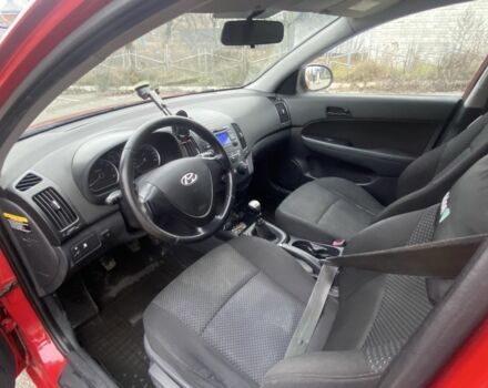 Красный Хендай i30, объемом двигателя 1.4 л и пробегом 245 тыс. км за 5700 $, фото 4 на Automoto.ua