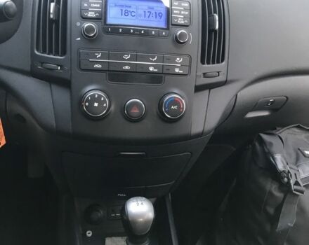 Червоний Хендай i30, об'ємом двигуна 1.6 л та пробігом 230 тис. км за 6100 $, фото 8 на Automoto.ua