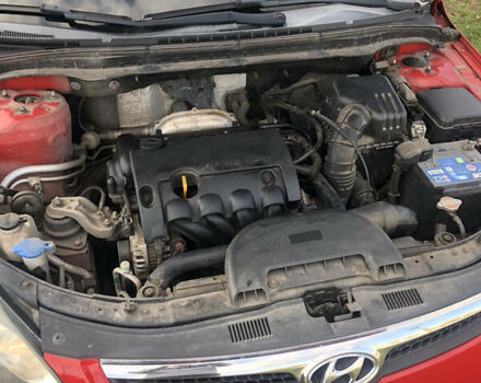 Красный Хендай i30, объемом двигателя 1.4 л и пробегом 222 тыс. км за 6200 $, фото 2 на Automoto.ua
