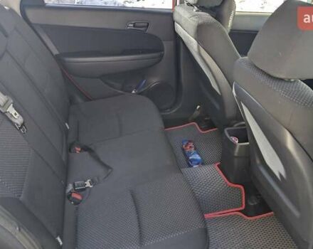 Червоний Хендай i30, об'ємом двигуна 1.4 л та пробігом 199 тис. км за 6000 $, фото 3 на Automoto.ua