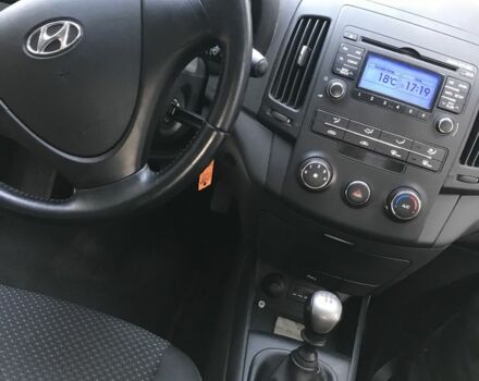 Червоний Хендай i30, об'ємом двигуна 1.6 л та пробігом 230 тис. км за 6100 $, фото 7 на Automoto.ua