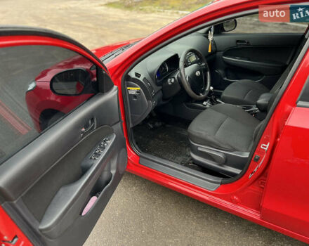 Хендай i30 2009 в Змиеве на Automoto.ua Красный Хендай i30, объемом двигателя 1.59 л и пробегом 170 тыс. км за 5700 $, фото 10 на Automoto.ua
