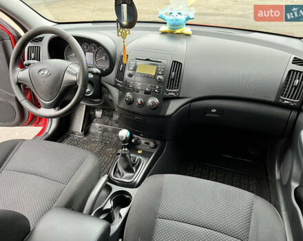 Хендай i30 2009 в Змиеве на Automoto.ua Красный Хендай i30, объемом двигателя 1.59 л и пробегом 170 тыс. км за 5700 $, фото 14 на Automoto.ua