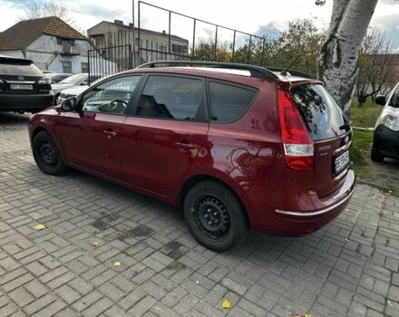 Красный Хендай i30, объемом двигателя 1.6 л и пробегом 180 тыс. км за 6900 $, фото 2 на Automoto.ua