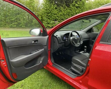 Красный Хендай i30, объемом двигателя 1.6 л и пробегом 237 тыс. км за 5799 $, фото 8 на Automoto.ua