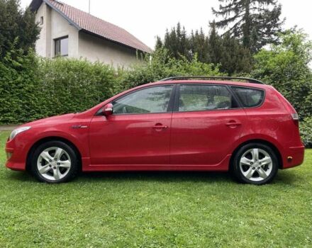 Красный Хендай i30, объемом двигателя 1.6 л и пробегом 237 тыс. км за 5799 $, фото 4 на Automoto.ua