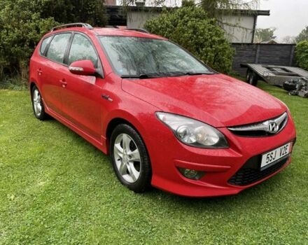 Красный Хендай i30, объемом двигателя 1.6 л и пробегом 237 тыс. км за 5799 $, фото 2 на Automoto.ua