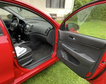 Красный Хендай i30, объемом двигателя 1.6 л и пробегом 237 тыс. км за 5799 $, фото 13 на Automoto.ua