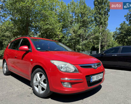 Красный Хендай i30, объемом двигателя 1.4 л и пробегом 302 тыс. км за 6000 $, фото 4 на Automoto.ua