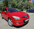 Красный Хендай i30, объемом двигателя 1.4 л и пробегом 302 тыс. км за 6000 $, фото 1 на Automoto.ua