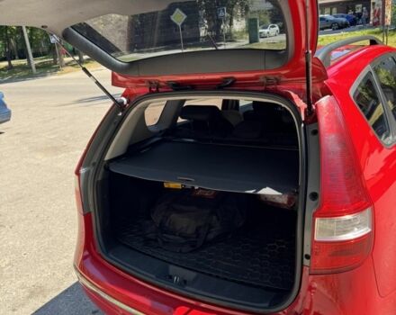 Красный Хендай i30, объемом двигателя 1.4 л и пробегом 300 тыс. км за 5900 $, фото 7 на Automoto.ua