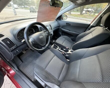 Красный Хендай i30, объемом двигателя 1.4 л и пробегом 234 тыс. км за 5850 $, фото 8 на Automoto.ua