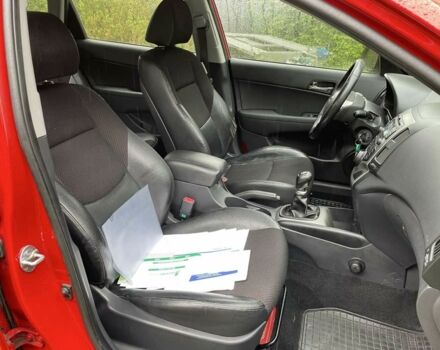 Красный Хендай i30, объемом двигателя 1.6 л и пробегом 237 тыс. км за 5799 $, фото 14 на Automoto.ua