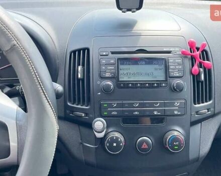 Красный Хендай i30, объемом двигателя 1.4 л и пробегом 230 тыс. км за 5999 $, фото 10 на Automoto.ua