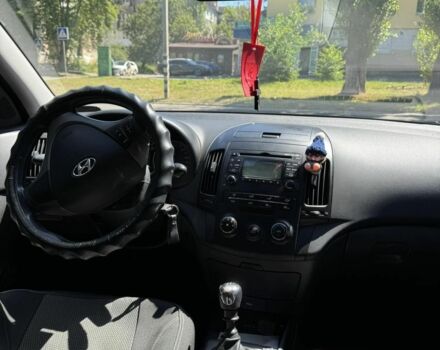 Красный Хендай i30, объемом двигателя 1.4 л и пробегом 300 тыс. км за 5900 $, фото 3 на Automoto.ua