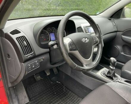 Красный Хендай i30, объемом двигателя 1.6 л и пробегом 237 тыс. км за 5799 $, фото 10 на Automoto.ua