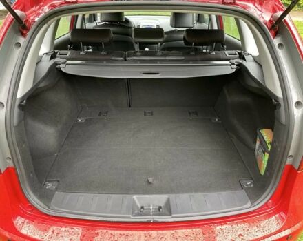 Красный Хендай i30, объемом двигателя 1.6 л и пробегом 237 тыс. км за 5799 $, фото 18 на Automoto.ua