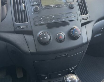 Красный Хендай i30, объемом двигателя 1.4 л и пробегом 234 тыс. км за 5850 $, фото 14 на Automoto.ua