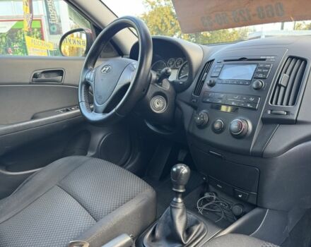 Красный Хендай i30, объемом двигателя 1.4 л и пробегом 234 тыс. км за 5850 $, фото 12 на Automoto.ua