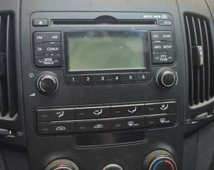 Красный Хендай i30, объемом двигателя 1.4 л и пробегом 189 тыс. км за 6500 $, фото 3 на Automoto.ua