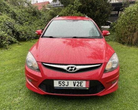 Красный Хендай i30, объемом двигателя 1.6 л и пробегом 237 тыс. км за 5799 $, фото 1 на Automoto.ua