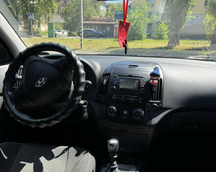 Красный Хендай i30, объемом двигателя 1.4 л и пробегом 302 тыс. км за 6000 $, фото 10 на Automoto.ua