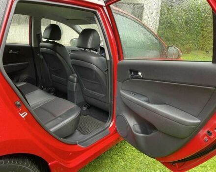 Красный Хендай i30, объемом двигателя 1.6 л и пробегом 237 тыс. км за 5799 $, фото 15 на Automoto.ua