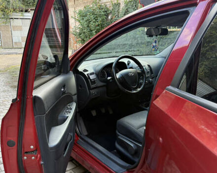 Красный Хендай i30, объемом двигателя 1.6 л и пробегом 196 тыс. км за 7200 $, фото 12 на Automoto.ua