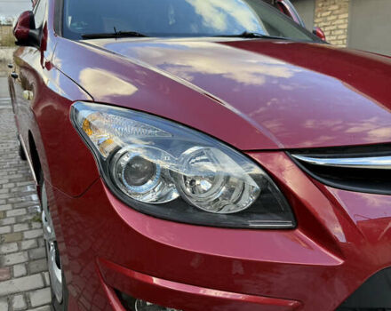 Красный Хендай i30, объемом двигателя 1.6 л и пробегом 196 тыс. км за 7200 $, фото 4 на Automoto.ua