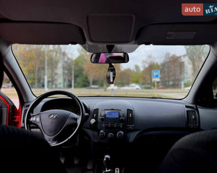 Червоний Хендай i30, об'ємом двигуна 1.4 л та пробігом 218 тис. км за 6200 $, фото 9 на Automoto.ua