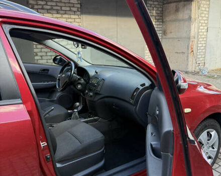 Красный Хендай i30, объемом двигателя 1.6 л и пробегом 196 тыс. км за 7200 $, фото 13 на Automoto.ua