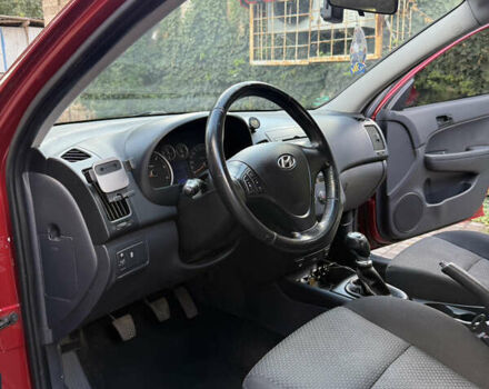 Красный Хендай i30, объемом двигателя 1.6 л и пробегом 196 тыс. км за 7200 $, фото 26 на Automoto.ua