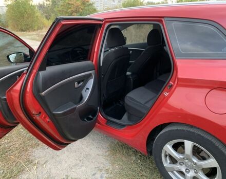 Червоний Хендай i30, об'ємом двигуна 1.6 л та пробігом 135 тис. км за 8300 $, фото 4 на Automoto.ua