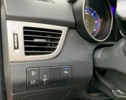 Червоний Хендай i30, об'ємом двигуна 1.6 л та пробігом 135 тис. км за 8300 $, фото 6 на Automoto.ua