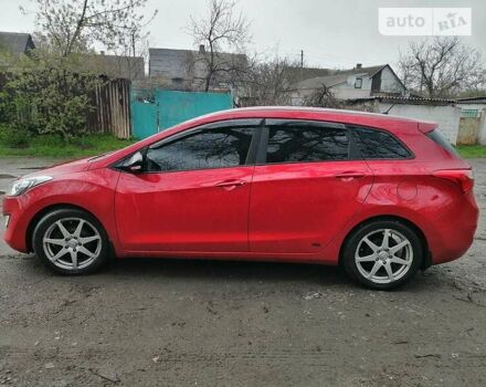 Красный Хендай i30, объемом двигателя 1.6 л и пробегом 220 тыс. км за 8500 $, фото 3 на Automoto.ua