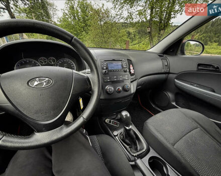Червоний Хендай i30, об'ємом двигуна 1.4 л та пробігом 231 тис. км за 6300 $, фото 7 на Automoto.ua