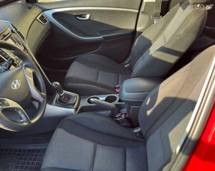 Красный Хендай i30, объемом двигателя 1.4 л и пробегом 190 тыс. км за 6900 $, фото 10 на Automoto.ua