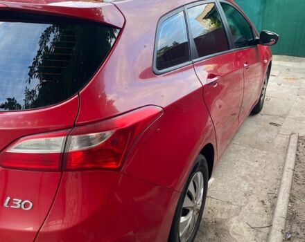 Красный Хендай i30, объемом двигателя 1.4 л и пробегом 254 тыс. км за 6100 $, фото 4 на Automoto.ua