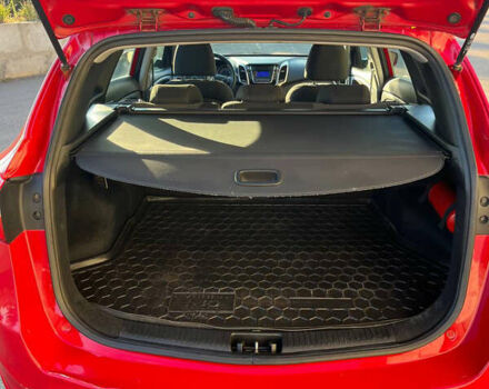 Красный Хендай i30, объемом двигателя 1.4 л и пробегом 190 тыс. км за 6900 $, фото 8 на Automoto.ua