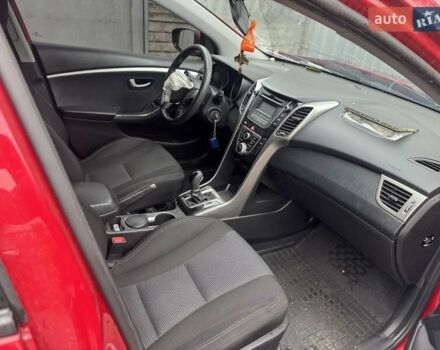 Красный Хендай i30, объемом двигателя 1.58 л и пробегом 180 тыс. км за 4700 $, фото 6 на Automoto.ua